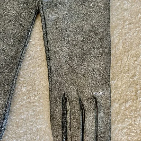 NWT CARLO PAZOLINI leather silver gloves with silk lining - Picture 3 of 10